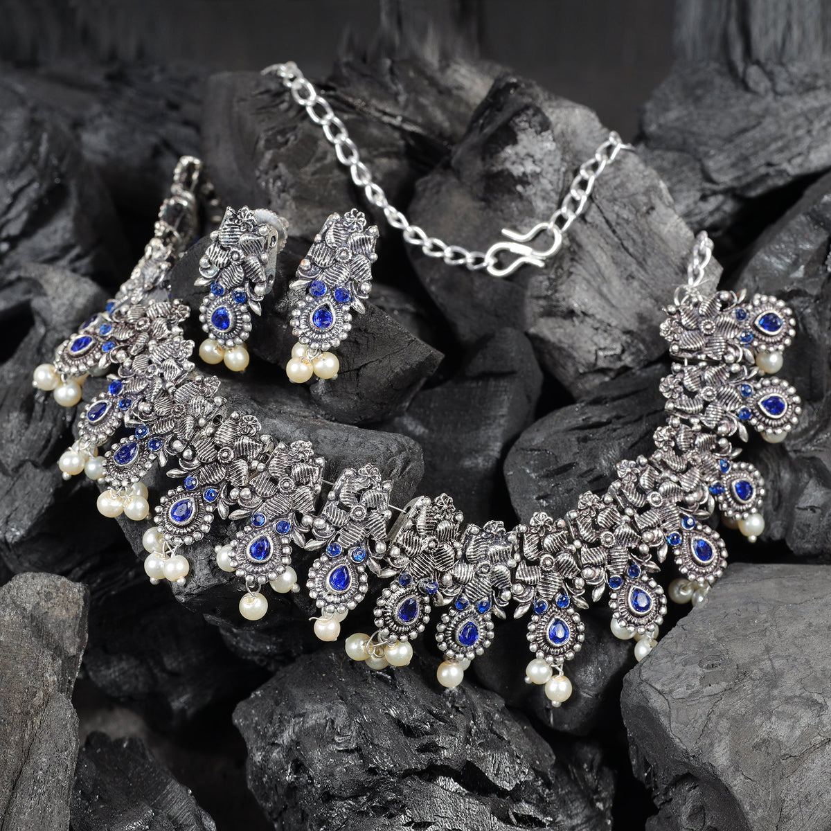 Regal blossom oxidisd chain neckpiece (Blue)