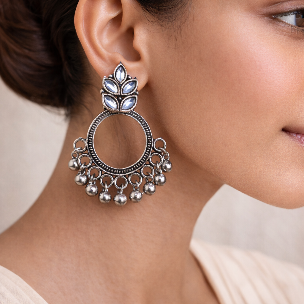 Fine Shine stud earrings (White)