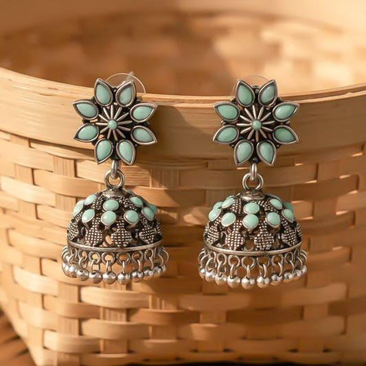 Flower-Shaped top with petal-like Mint stones