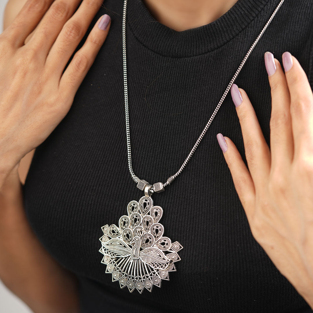 Peacock charm chain neckpiece (Silver)
