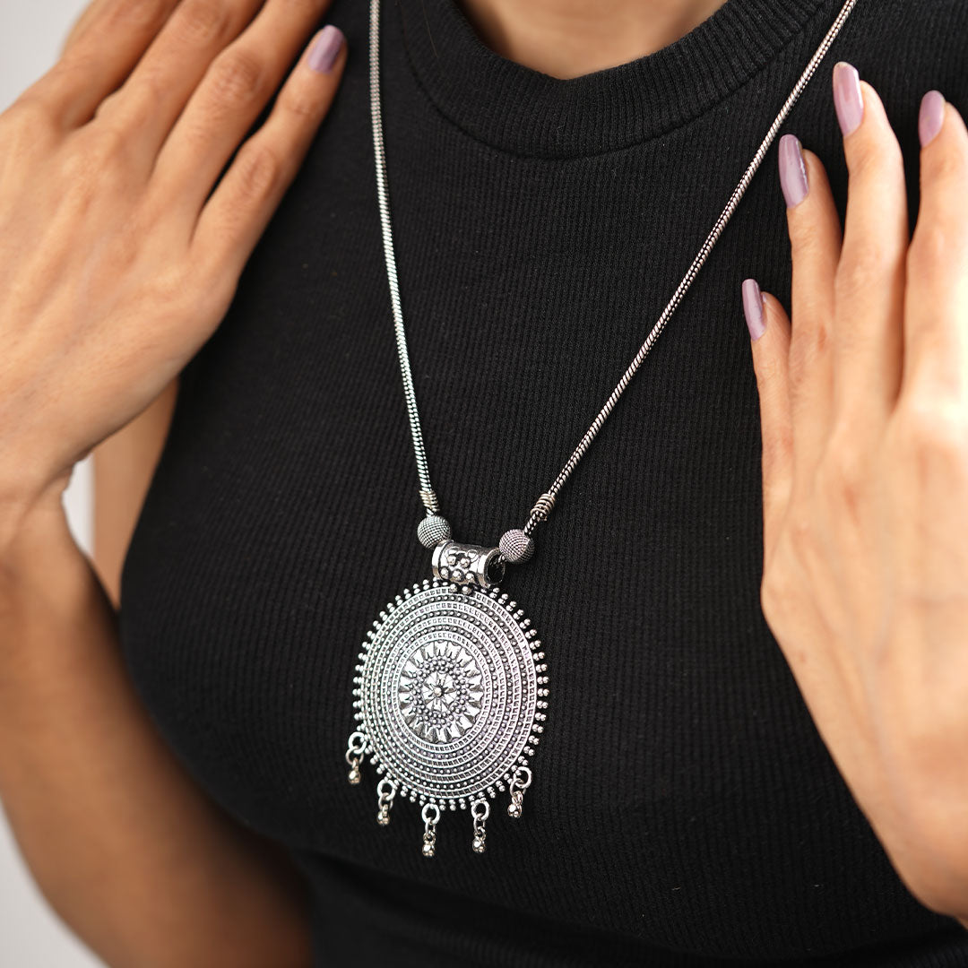 Ethereal carved chakra chain neckpiece (Silver)