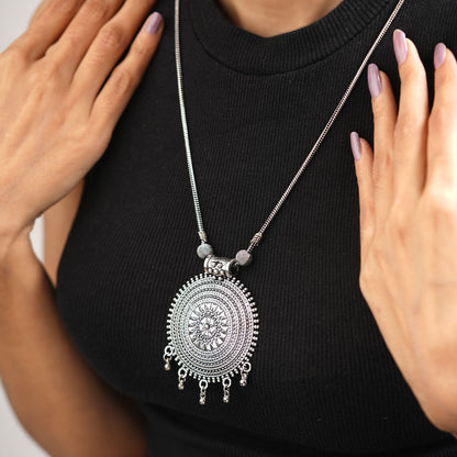 Ethereal carved chakra chain neckpiece (Silver)