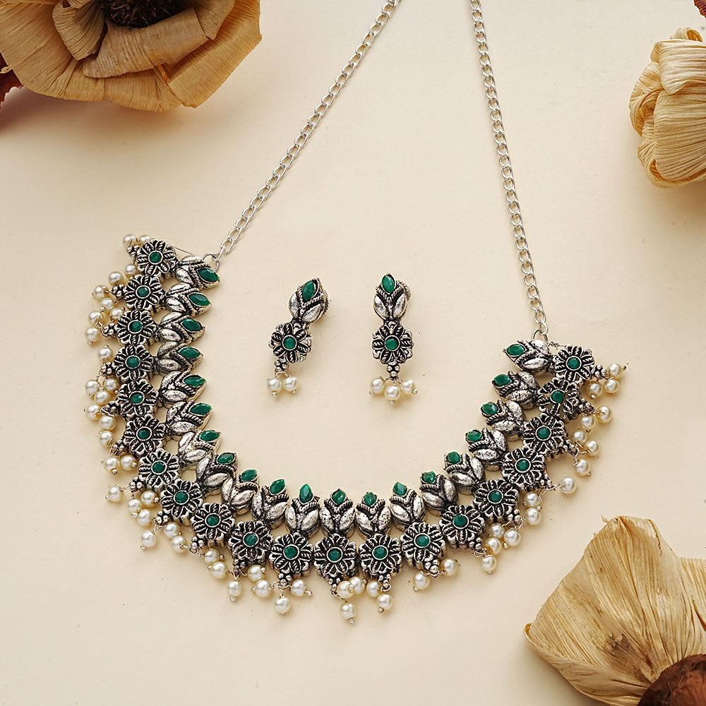 Earthbound glow stone studded chain neckpiece (Green)