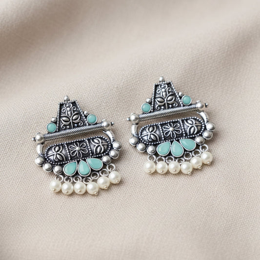 Floral Carved pearl stud earring (Mint)