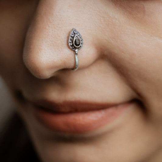 Gleam stone studded nosepin (Black)