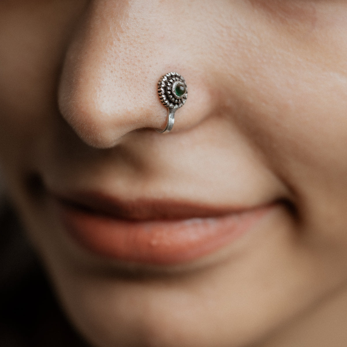 Twinkle dot stone studded nosepin (Green)