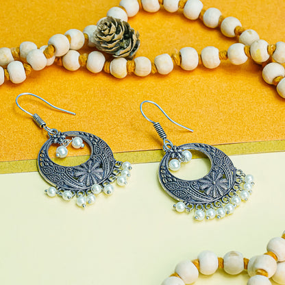 Eternal glide pearl dangler earrings (Silver)