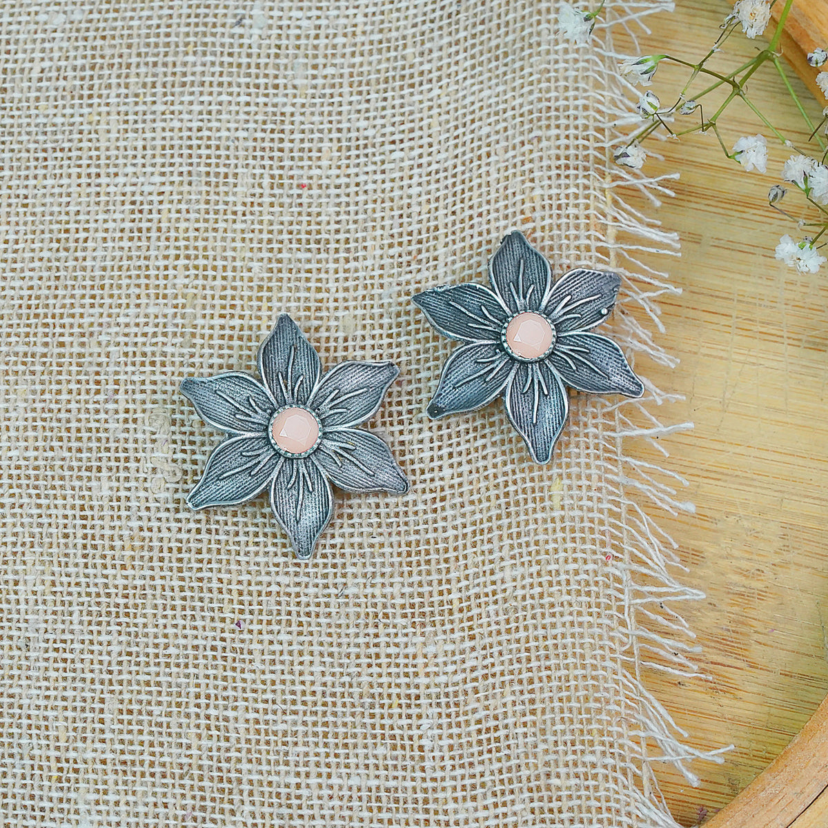 Minima-lily stud earrings (Light Orange)