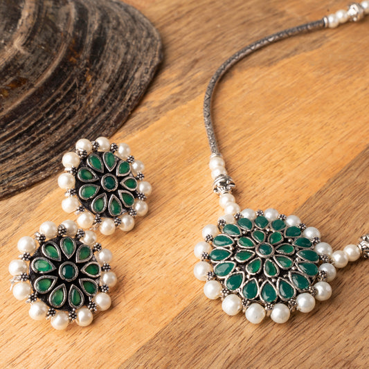 Gemstone Petal oxidised chain neckpiece (Green)